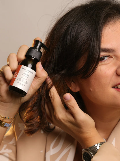 No 02 Pre-Wash Hair Oil on hair